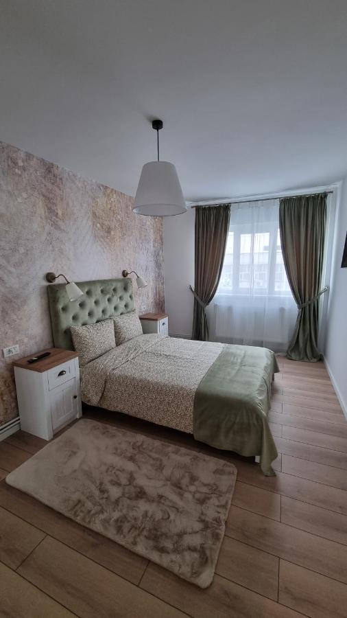 Central Residence Bacau Bagian luar foto