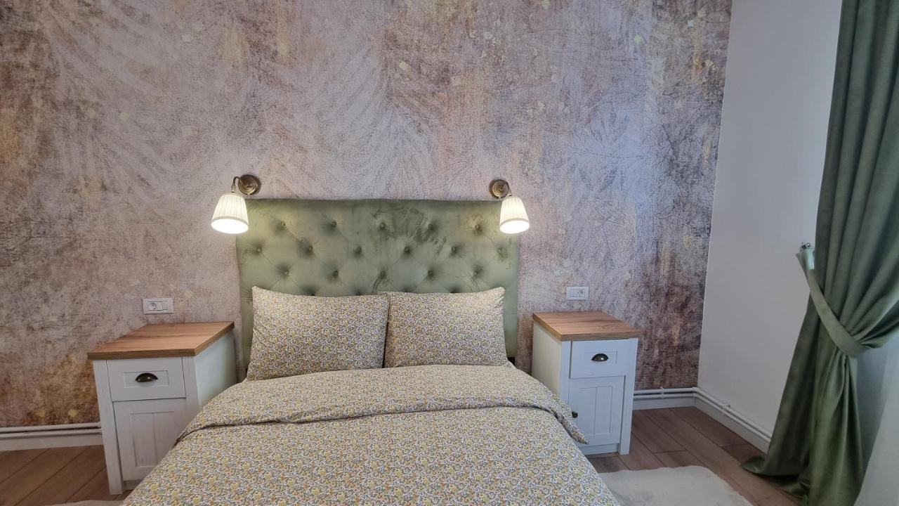 Central Residence Bacau Bagian luar foto