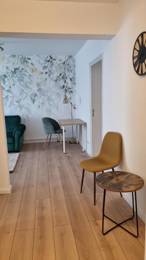 Central Residence Bacau Bagian luar foto