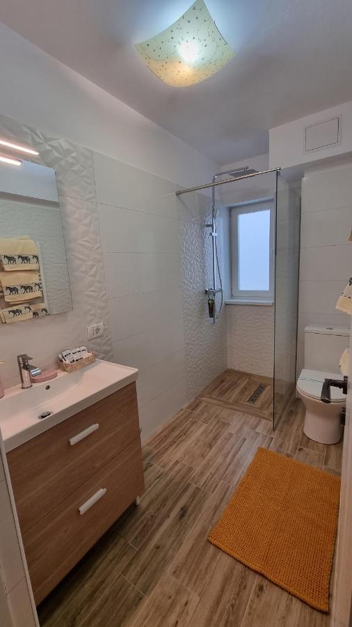 Central Residence Bacau Bagian luar foto